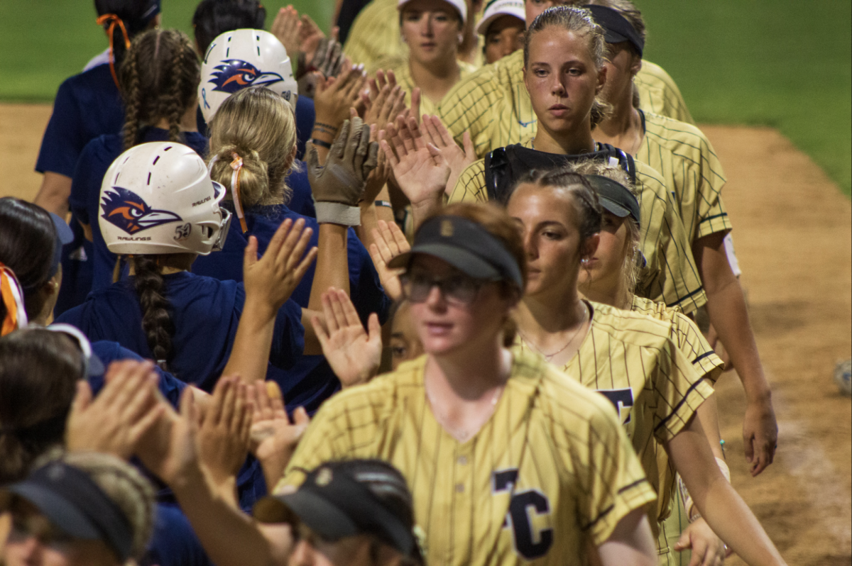 Roadrunner softball ties first scrimmage of the year